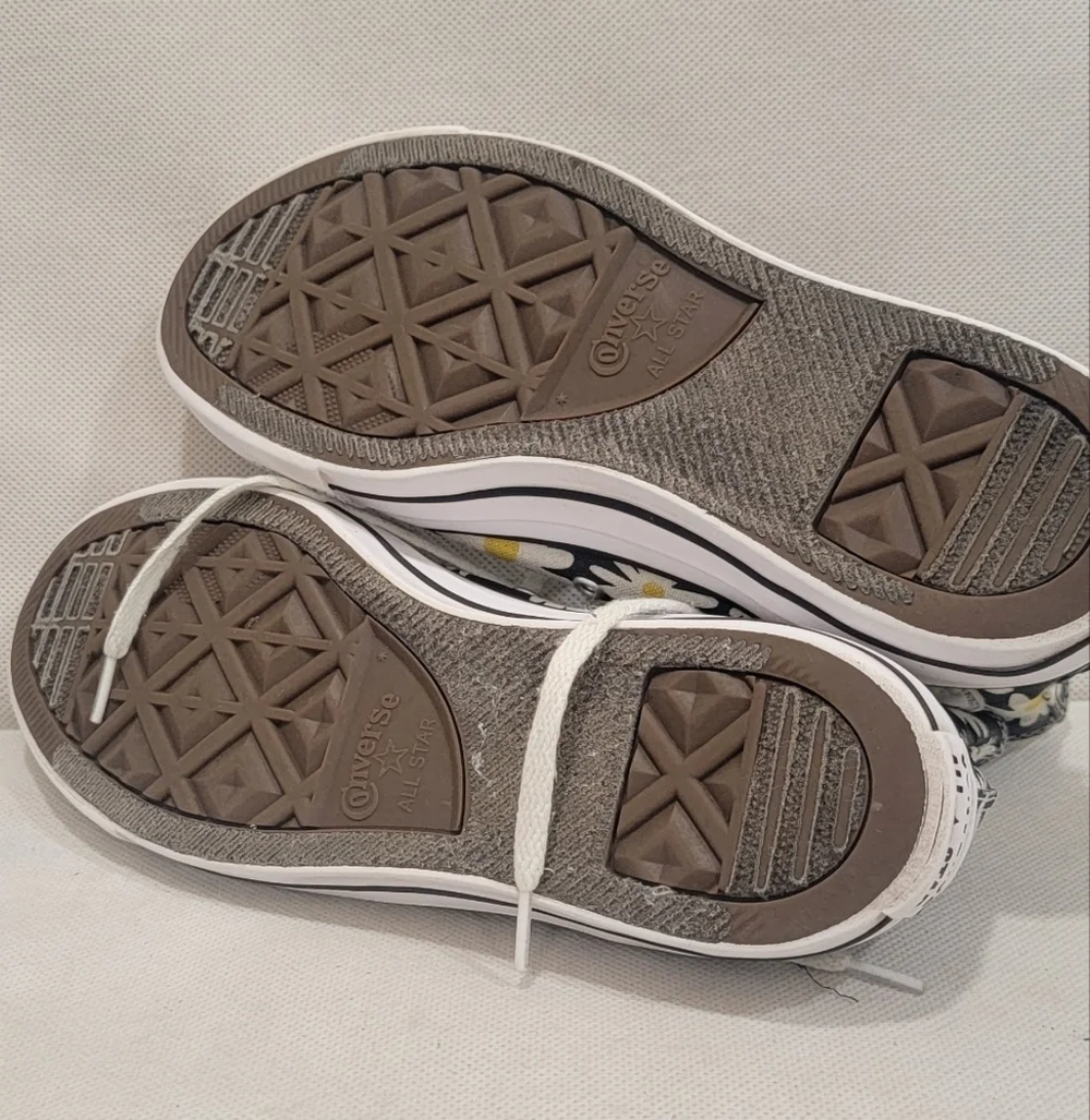 CONVERSE CHUCK TAYLOR HIGH TOP FLORAL DAISY PATTERN WITH SIDE POCKET